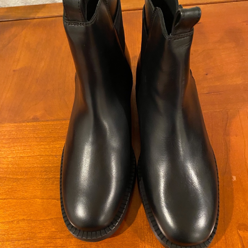 NWT COS leathers Chelsea black ankle boots